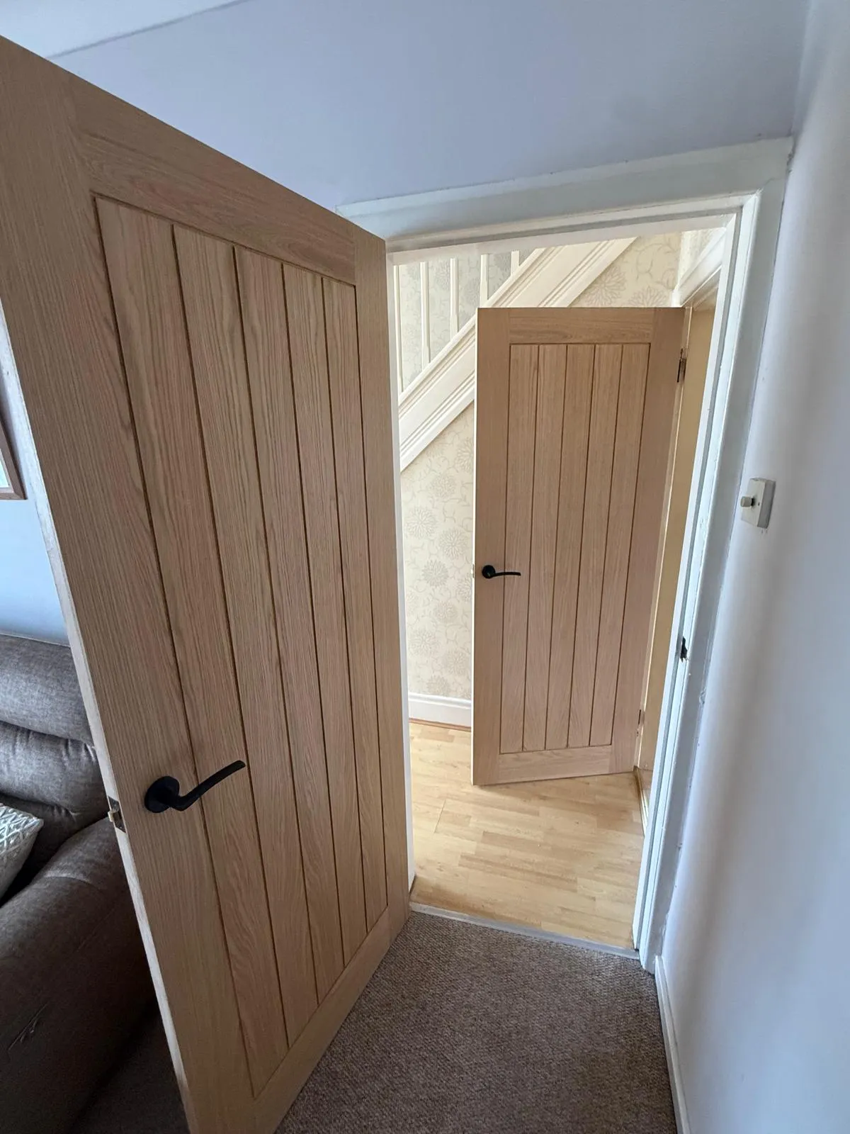 Solid internal room door with smooth closing action